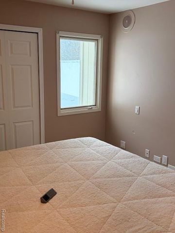 5541 Walnut Circle W Circle, West Bloomfield, MI 48322