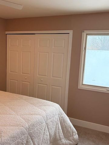 5541 Walnut Circle W Circle, West Bloomfield, MI 48322