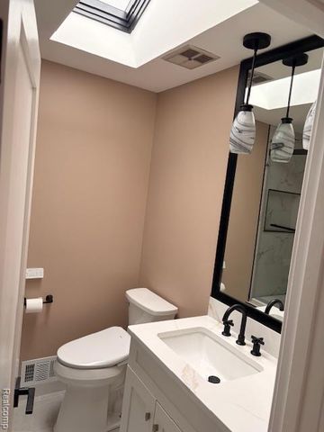 5541 Walnut Circle W Circle, West Bloomfield, MI 48322