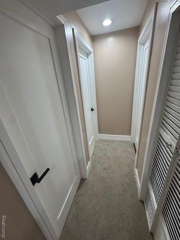 5541 Walnut Circle W Circle, West Bloomfield, MI 48322