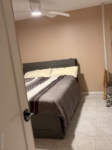 5541 Walnut Circle W Circle, West Bloomfield, MI 48322