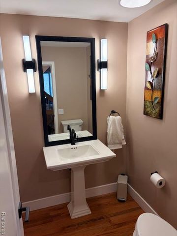 5541 Walnut Circle W Circle, West Bloomfield, MI 48322