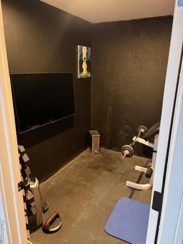 5541 Walnut Circle W Circle, West Bloomfield, MI 48322