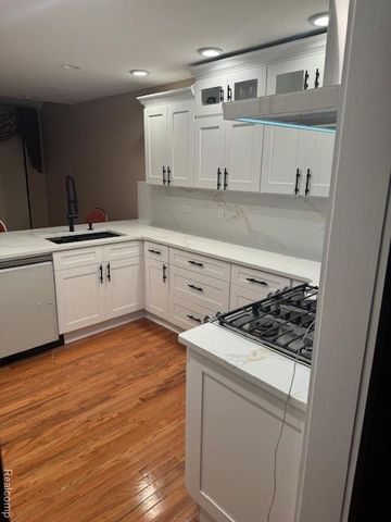 5541 Walnut Circle W Circle, West Bloomfield, MI 48322