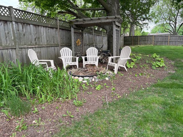 1311 N Richmond Road, Mchenry, IL 60050