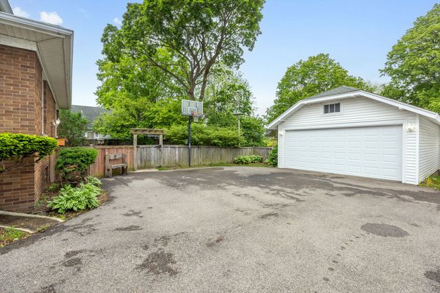 1311 N Richmond Road, Mchenry, IL 60050