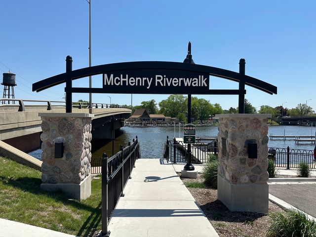 1311 N Richmond Road, Mchenry, IL 60050