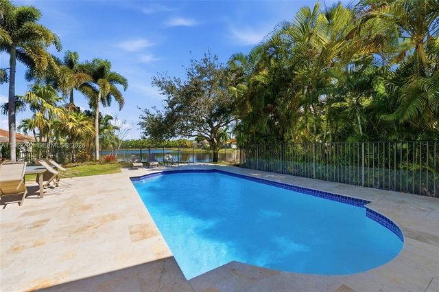 2562 Eagle Run Ln, Weston, FL 33327