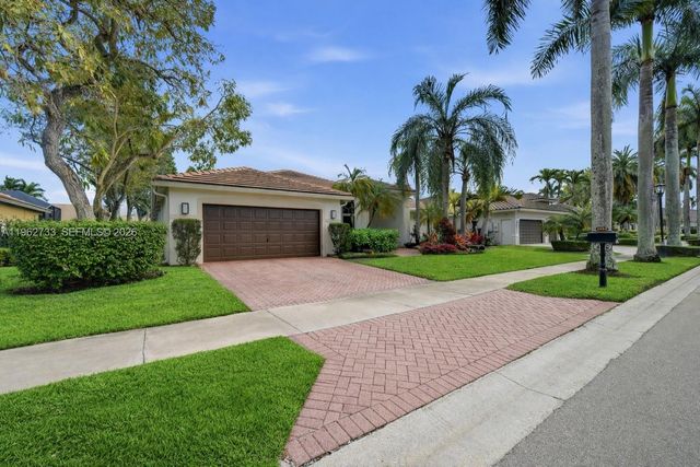 2562 Eagle Run Ln, Weston, FL 33327