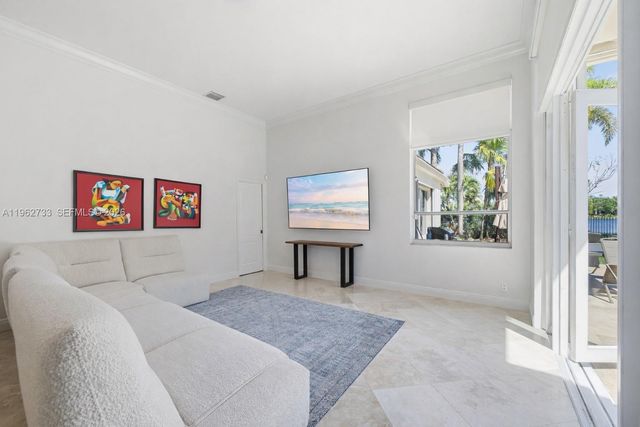 2562 Eagle Run Ln, Weston, FL 33327