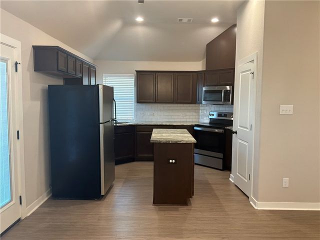 2834 Messenger Way, Bryan, TX 77803