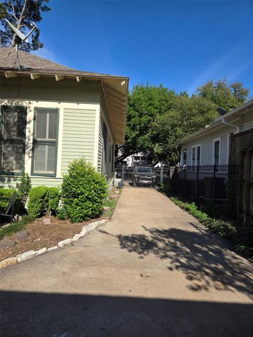 1335 Cortlandt Street, Houston, TX 77008