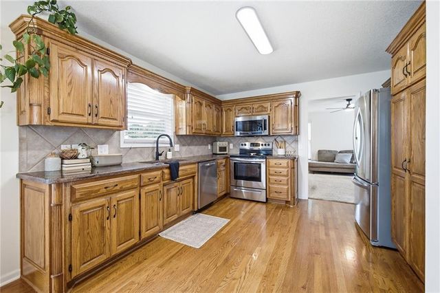 601 Little Bend Court, Pleasant Hill, MO 64080