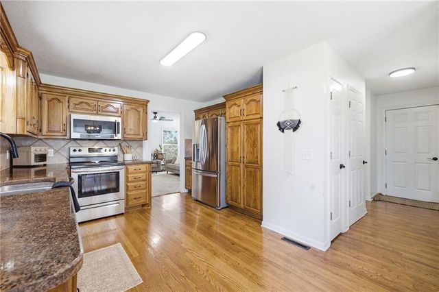 601 Little Bend Court, Pleasant Hill, MO 64080