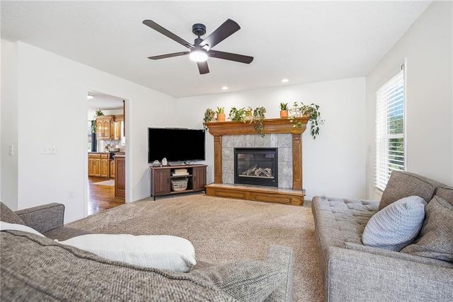 601 Little Bend Court, Pleasant Hill, MO 64080