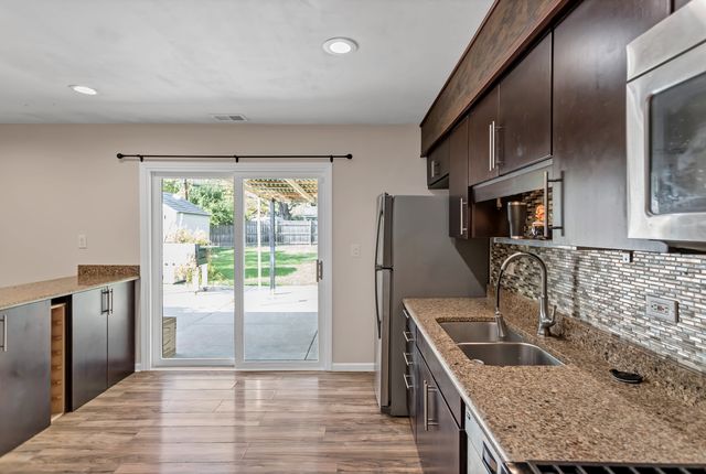 904 Woodland Drive, Wheeling, IL 60090