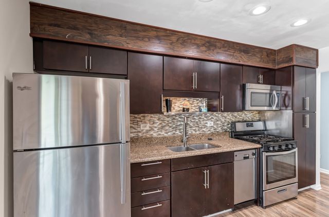 904 Woodland Drive, Wheeling, IL 60090