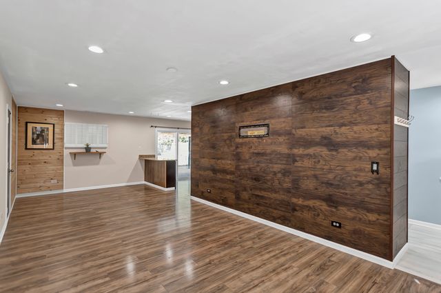 904 Woodland Drive, Wheeling, IL 60090