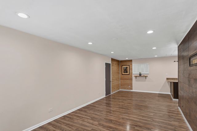 904 Woodland Drive, Wheeling, IL 60090