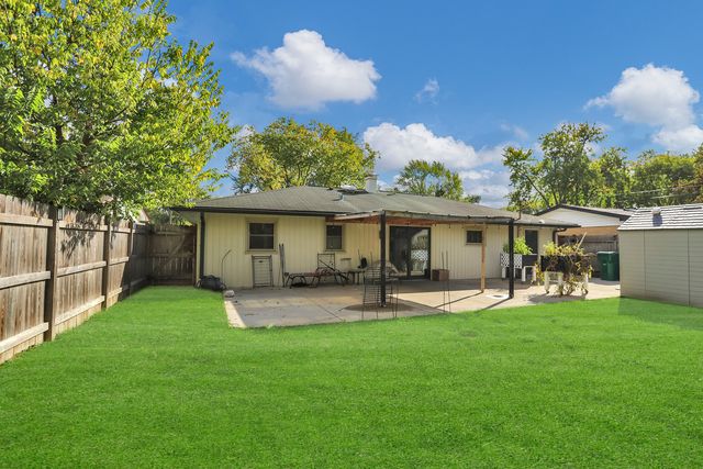 904 Woodland Drive, Wheeling, IL 60090