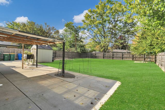 904 Woodland Drive, Wheeling, IL 60090