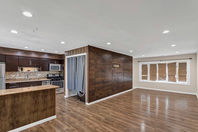 904 Woodland Drive, Wheeling, IL 60090