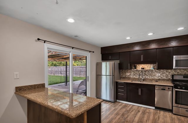 904 Woodland Drive, Wheeling, IL 60090