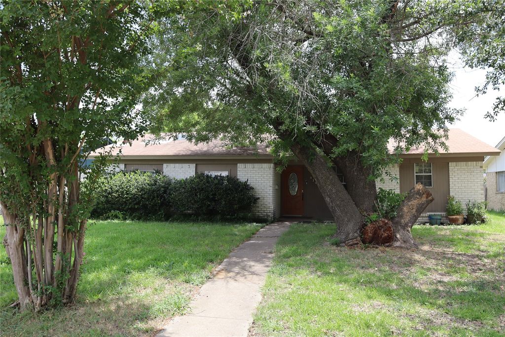 914 Laguna Drive, Garland, TX 75043