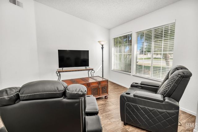 601 Hidalgo Drive, Bakersfield, CA 93314