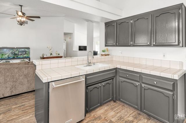 601 Hidalgo Drive, Bakersfield, CA 93314