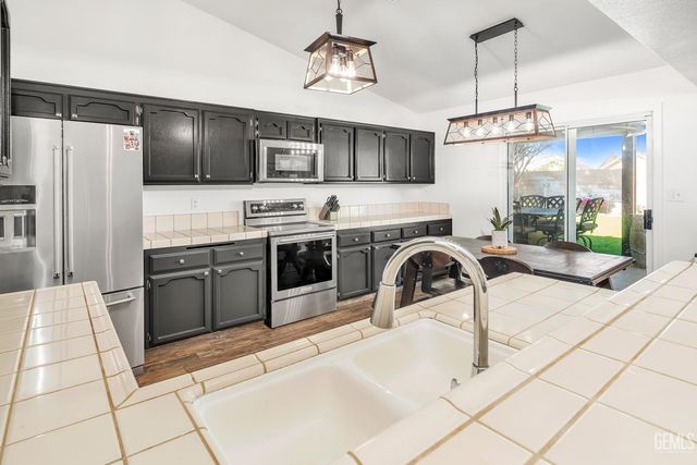 601 Hidalgo Drive, Bakersfield, CA 93314