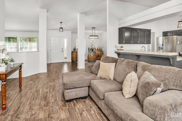 601 Hidalgo Drive, Bakersfield, CA 93314