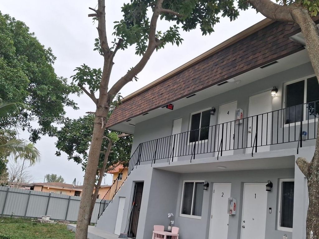 2155 SW 72nd Ave, Miami, FL 33155