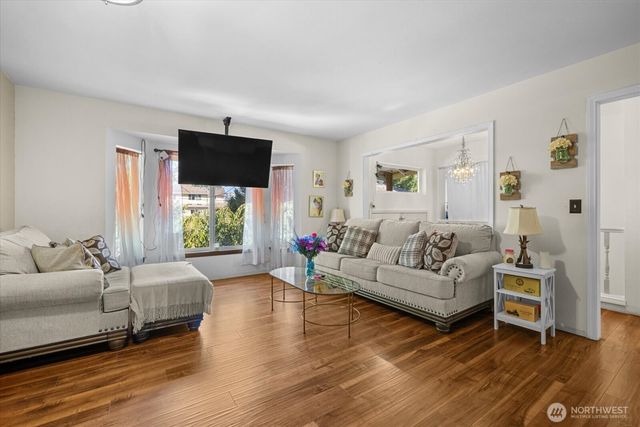 1908 Oak Road, Lynnwood, WA 98087