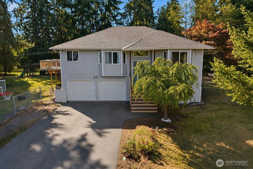 1908 Oak Road, Lynnwood, WA 98087