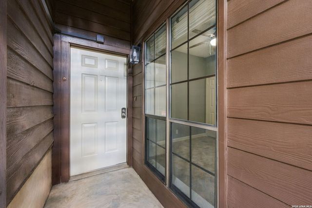 8633 Datapoint Dr Apt 213, San Antonio, TX 78229