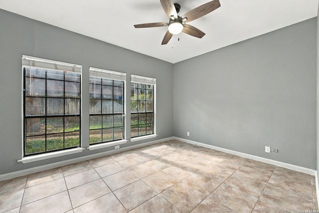 8633 Datapoint Dr Apt 213, San Antonio, TX 78229