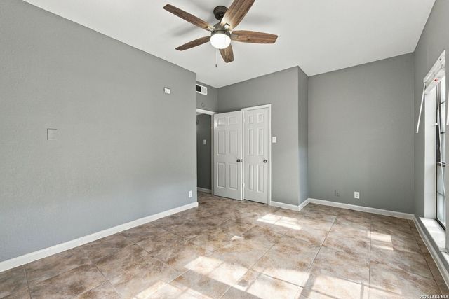 8633 Datapoint Dr Apt 213, San Antonio, TX 78229