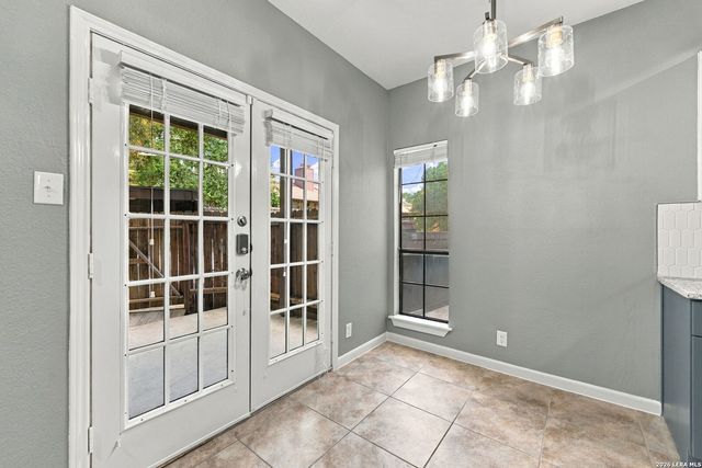 8633 Datapoint Dr Apt 213, San Antonio, TX 78229