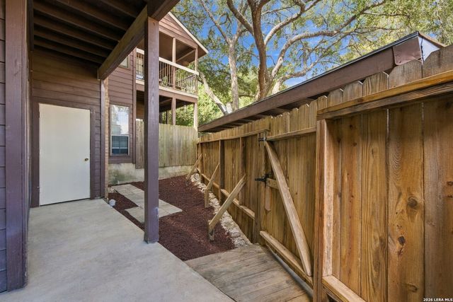 8633 Datapoint Dr Apt 213, San Antonio, TX 78229