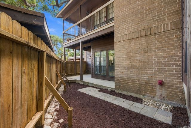 8633 Datapoint Dr Apt 213, San Antonio, TX 78229