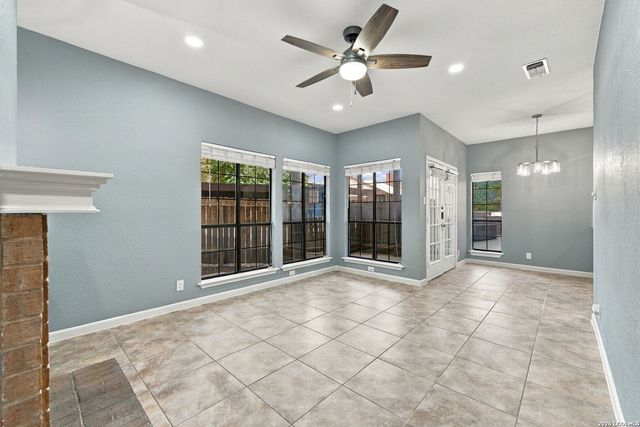 8633 Datapoint Dr Apt 213, San Antonio, TX 78229