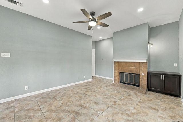 8633 Datapoint Dr Apt 213, San Antonio, TX 78229