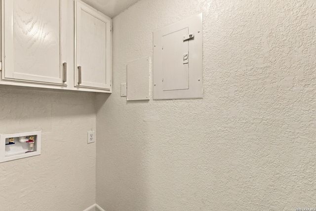 8633 Datapoint Dr Apt 213, San Antonio, TX 78229