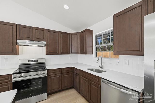 1230 Middlebrook Dr, Pensacola, FL 32506