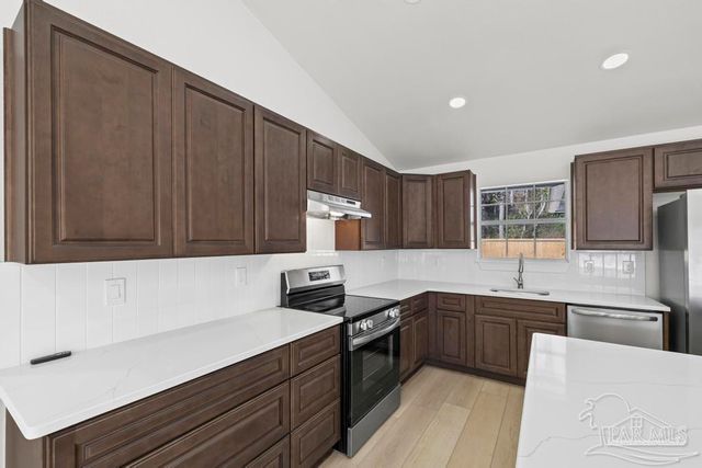 1230 Middlebrook Dr, Pensacola, FL 32506