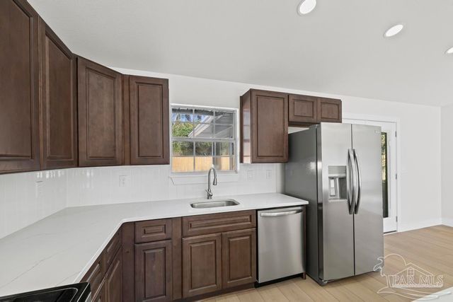 1230 Middlebrook Dr, Pensacola, FL 32506