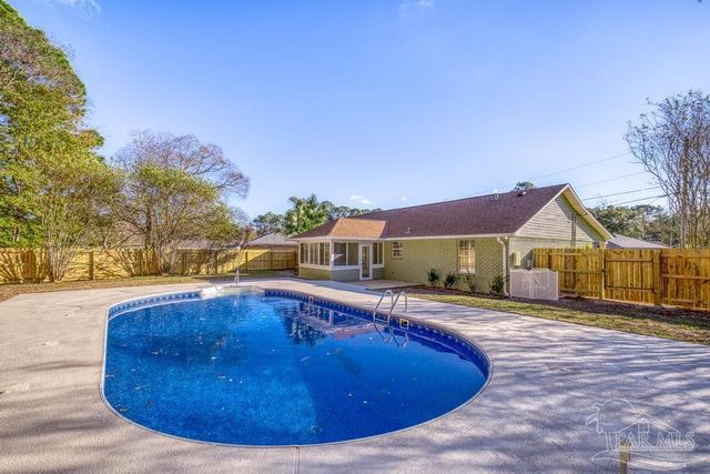 1230 Middlebrook Dr, Pensacola, FL 32506