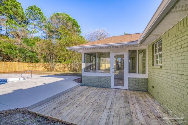 1230 Middlebrook Dr, Pensacola, FL 32506