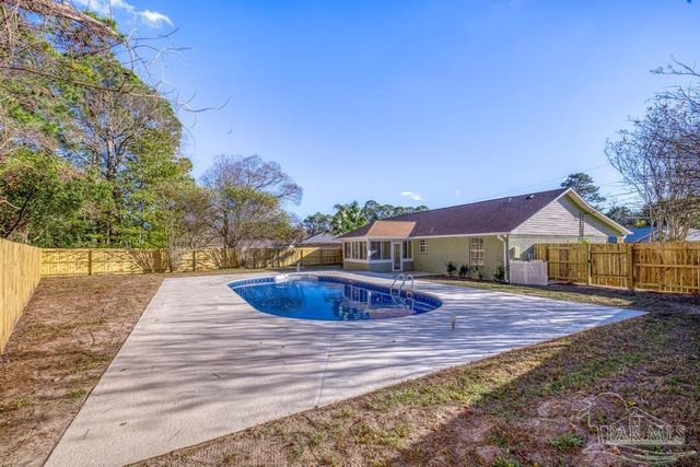 1230 Middlebrook Dr, Pensacola, FL 32506